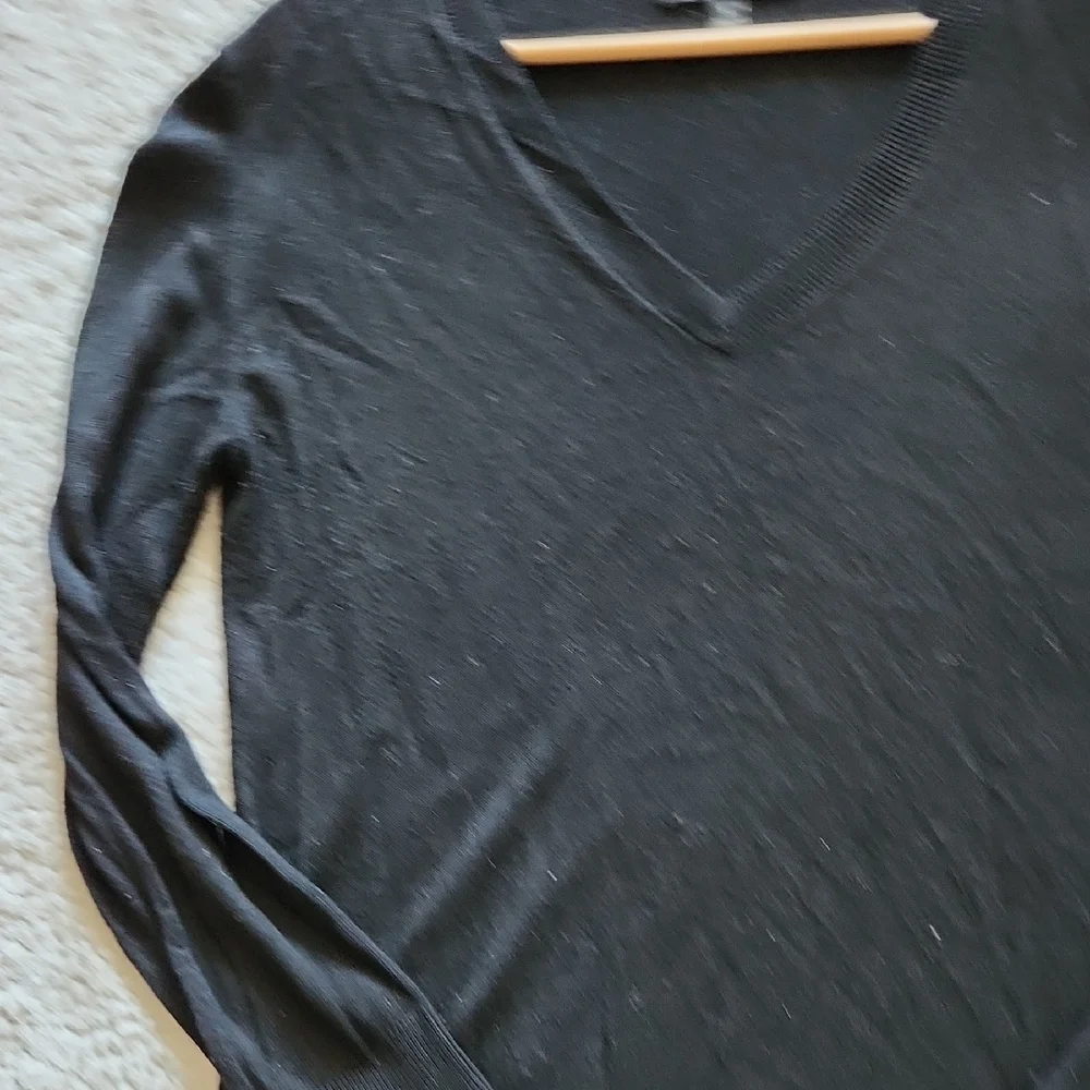 Banana Republic Black High V-neck Lightweight Sweater Long Sleeve Sz S/M Preppy